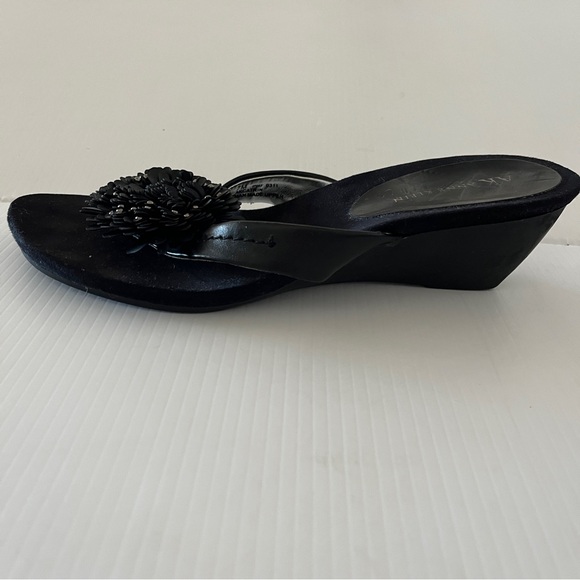 Anne Klein Catrin Black Flower Puff Slip On Thong Wedge Heel Sandal 7 - Picture 5 of 10
